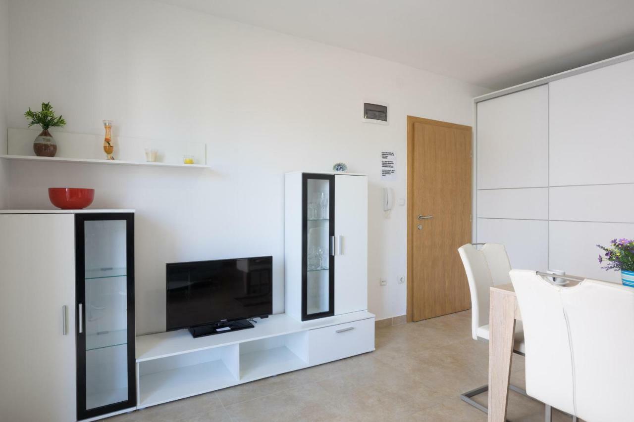 Apartments Nino Malinska Esterno foto