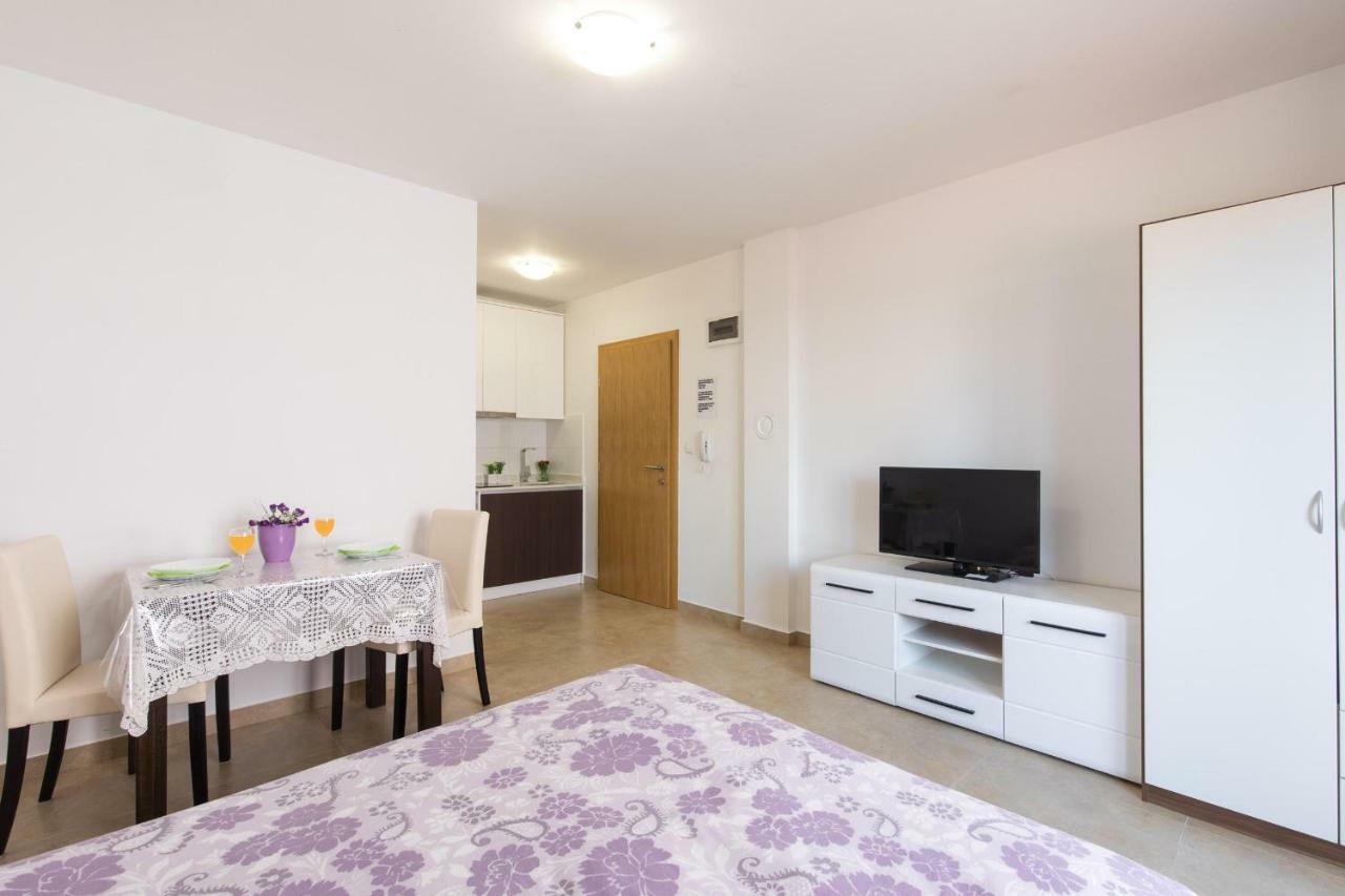 Apartments Nino Malinska Esterno foto