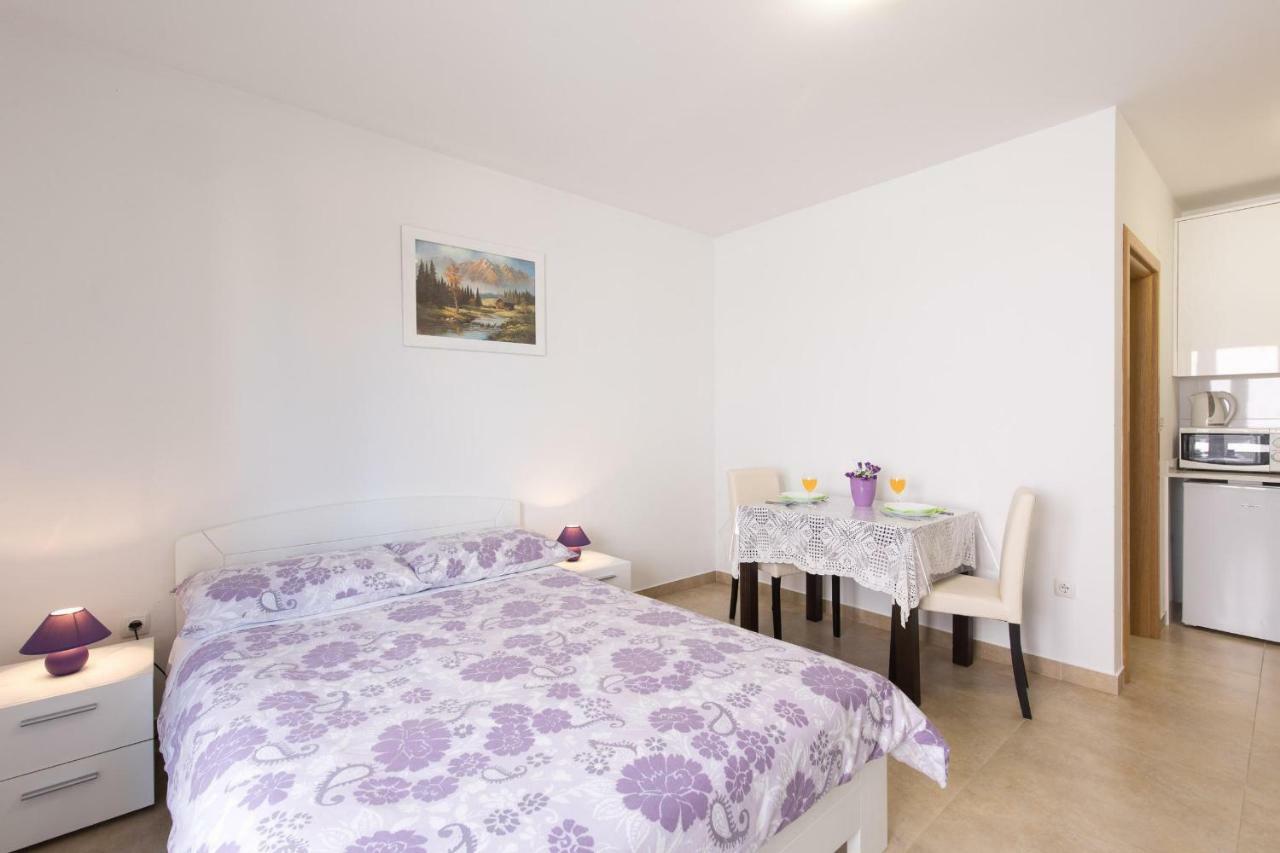 Apartments Nino Malinska Esterno foto